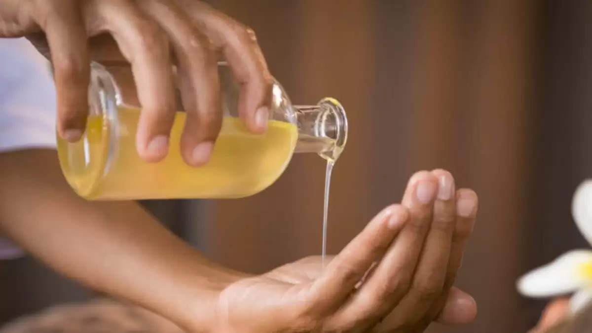 Sesame Oil Benefits: सर्दियों मे कीजिये तिल के तेल से  बॉडी मसाज, मिलेंगे कई फायदे