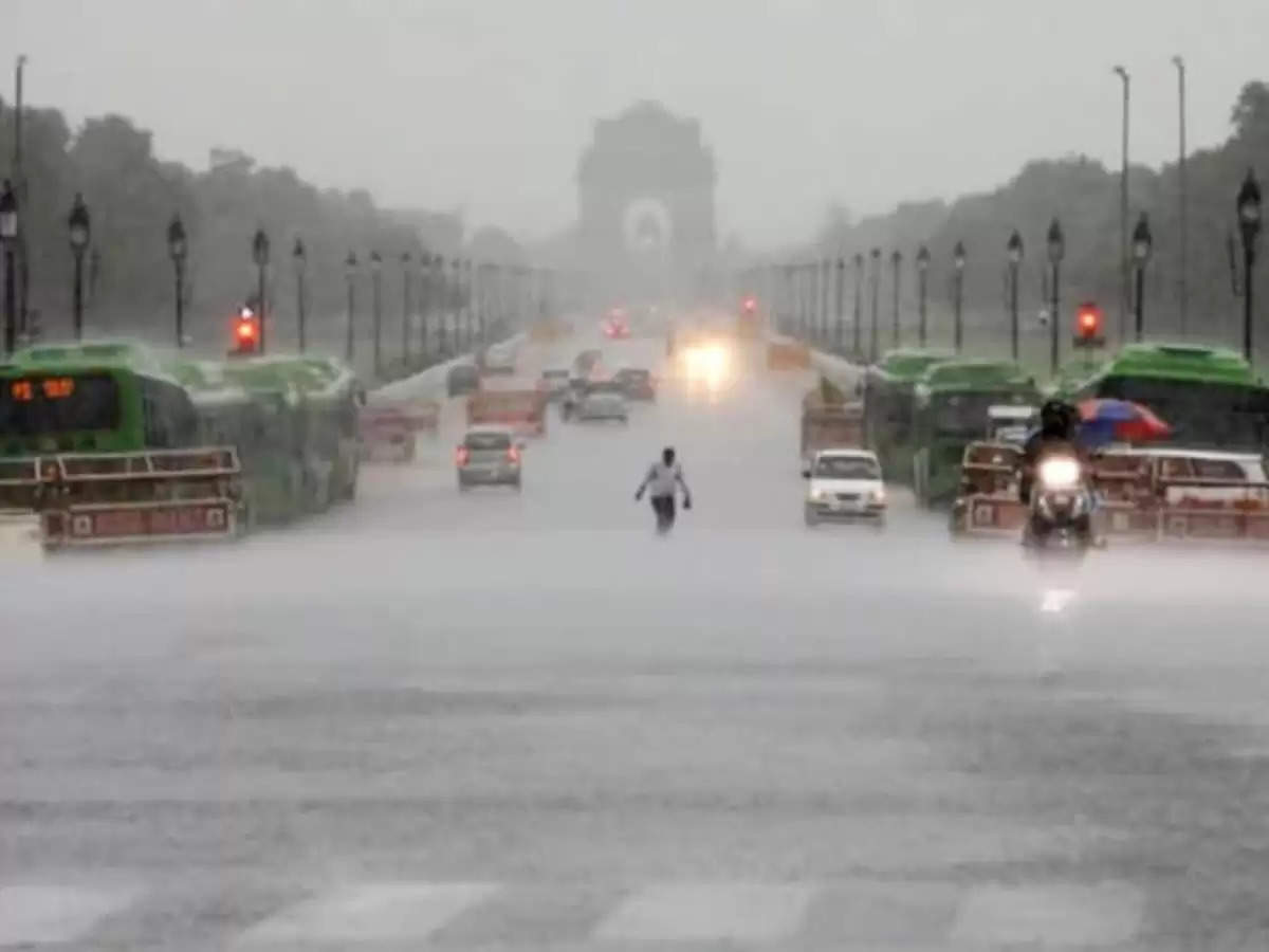 Rain Alert: दिल्ली समेत इन राज्यों मे होगी बारिश, छाए रहेंगे बादल, गर्मी से लोगों को मिली राहत