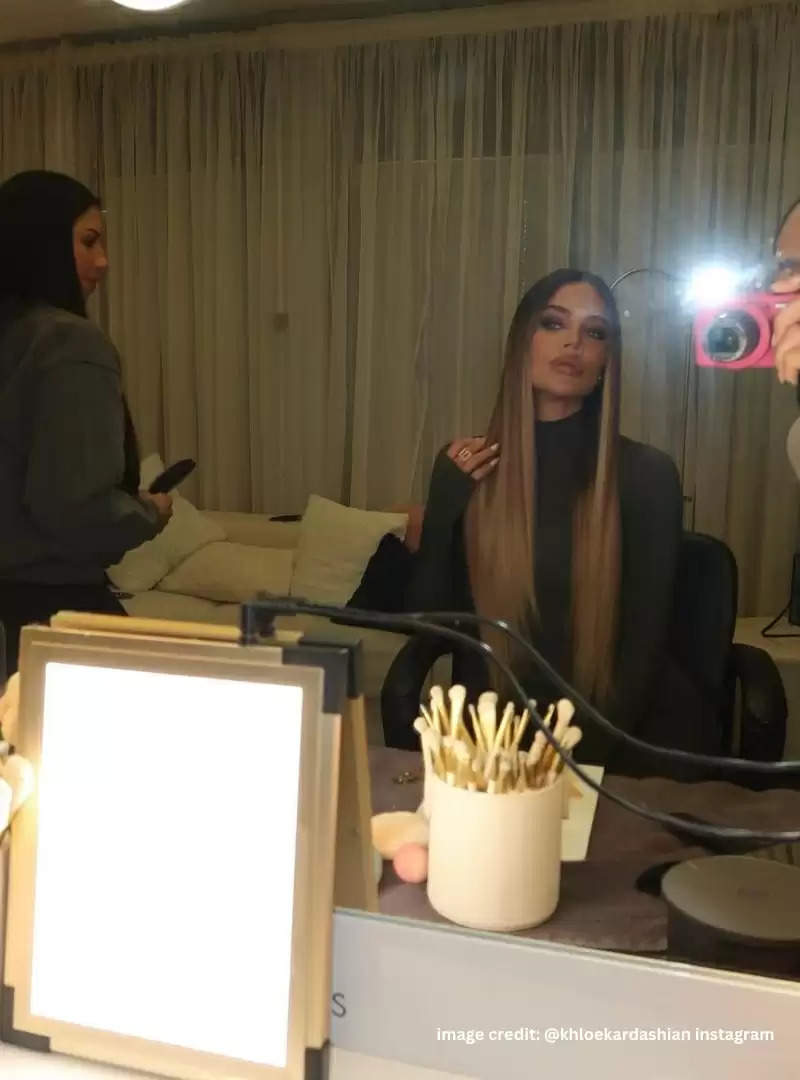 Khloe Kardashian के नए लुक ने फैंस को किया घायल, स्किनफिट ड्रेस मे कैमरे के सामने दिये पोज