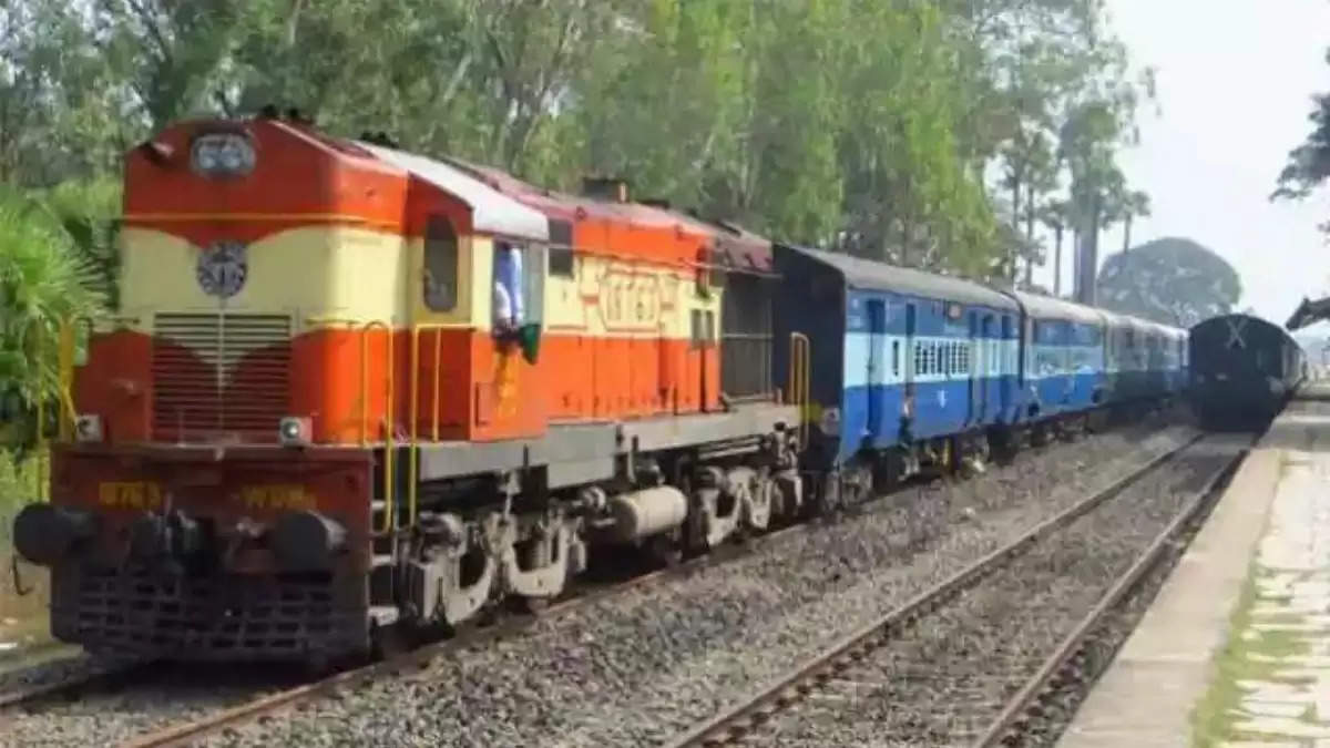 Indian Railways Recruitment: रेलवे ने निकाली 10वीं पास युवाओं के लिए नौकरी, ऐसे करें आवेदन